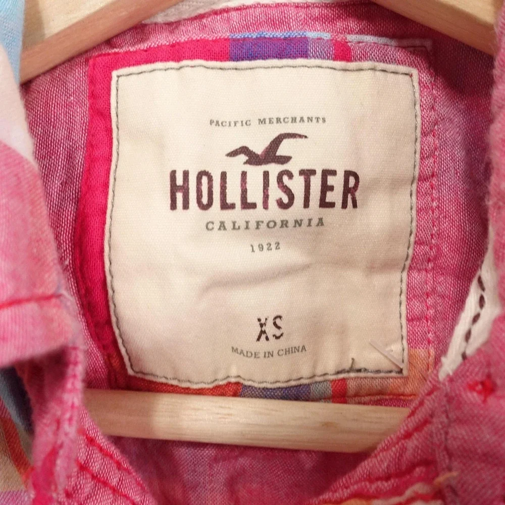 New! Hollister Button-Up XS‎ Multicolor Plaid Long Sleeve Collared Shirt
